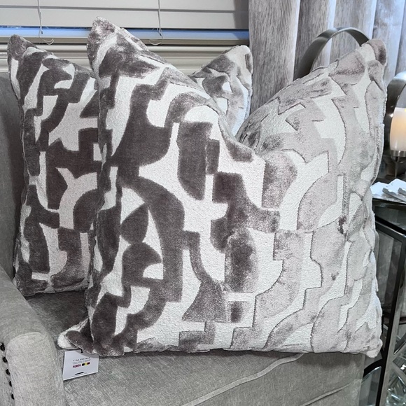 1-NWT CALDEIRA CUT VELVET DESIGN DECORATIVE PILLOWS Read description for details - Picture 10 of 16